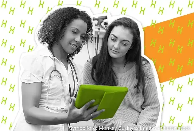 M&auml;dchen und Frauen&auml;rztin im Gespr&auml;ch