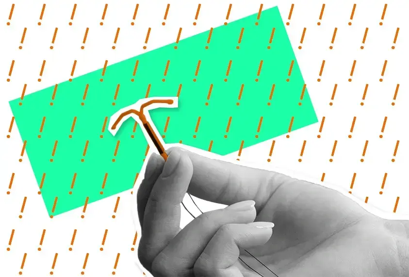 Eine Hand h&auml;lt eine Kupferspirale.