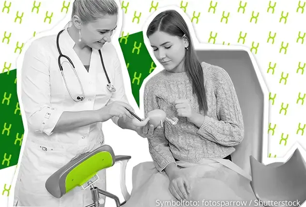 Frauen&auml;rztin und M&auml;dchen im Gespr&auml;ch