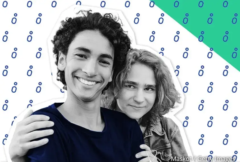 M&auml;dchen und Junge mit einem L&auml;cheln