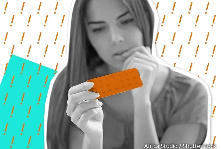 M&auml;dchen mit Pillenpackung 