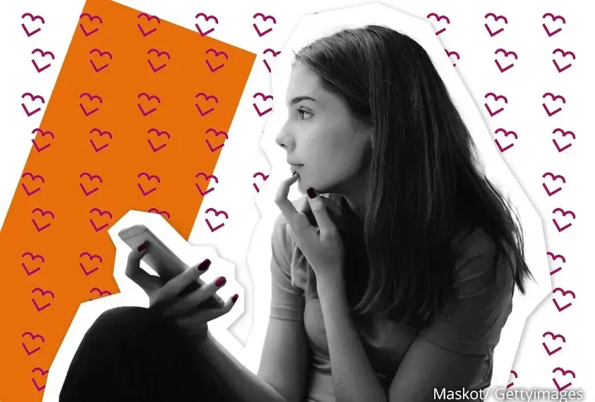 M&auml;dchen mit Smartphone in der Hand 