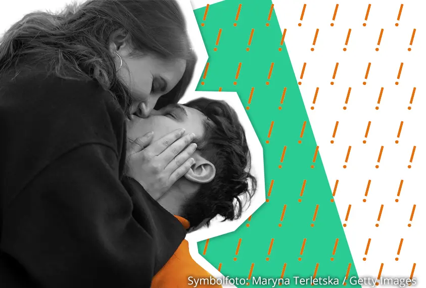 M&auml;dchen und Junge k&uuml;ssen sich